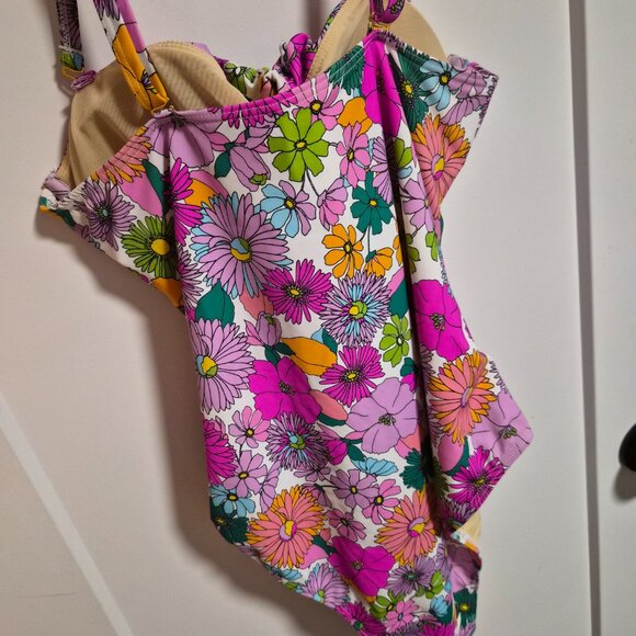 Cut-out one piece swimsuit - Picture 4 of 4